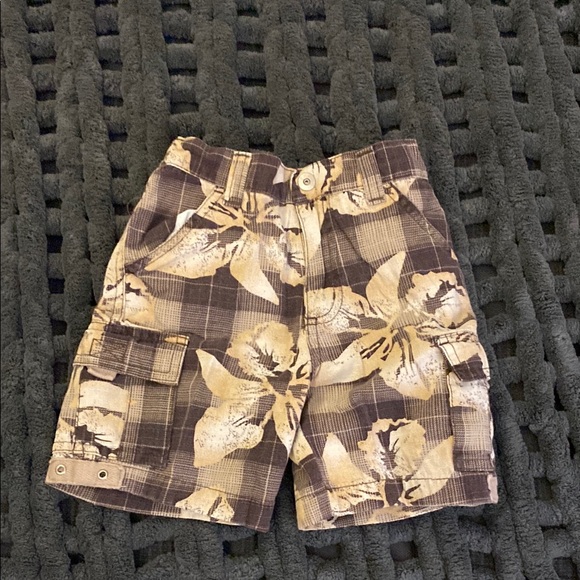 Faded Glory Brown and Cream Floral Cargo Shorts - Picture 1 of 4